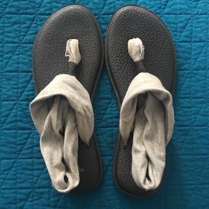 SANUK Yoga sandals
